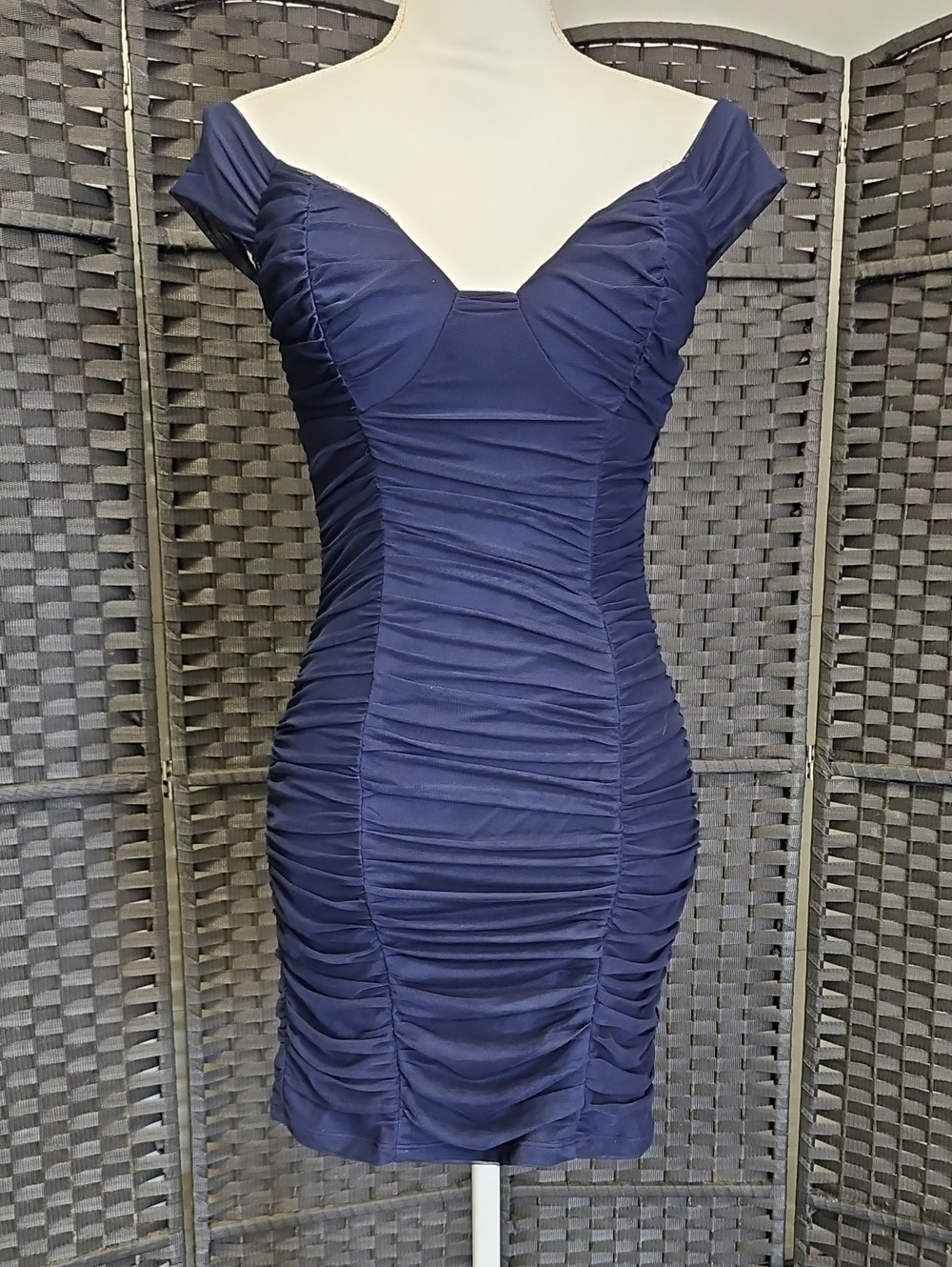 Navy Ruched Off-Shoulder Bodycon Dress - Picture 5 of 12